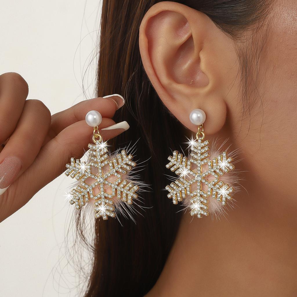 Christmas Plush Snowflake Earrings Light Luxury Sweet Winter Fur Ball Face Small Earrings for Women
