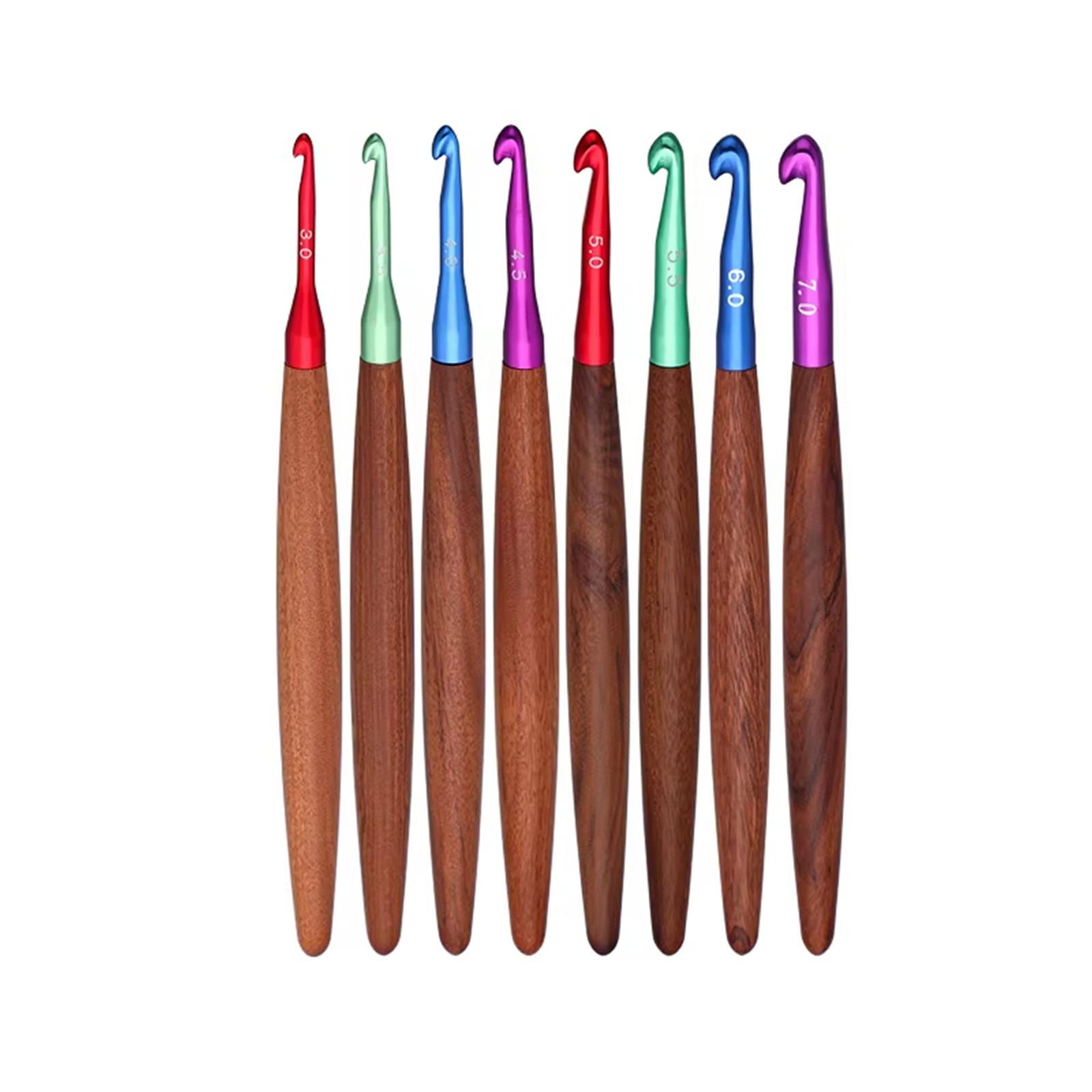 8Pcs Ergonomic Grip Aluminium Crochet Hook 3.0-7.0mm Wooden Handle Crochet Hook Needle for Knitting Sweater Scarf 1