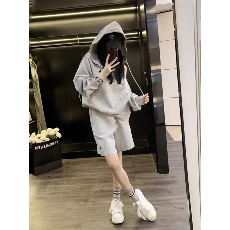 Set Casual Sportiv pentru Femei Plus Size, Primăvara Devreme, Top cu Glugă & Pantaloni Scurți, Două Piese, Capacitate 300 Lire