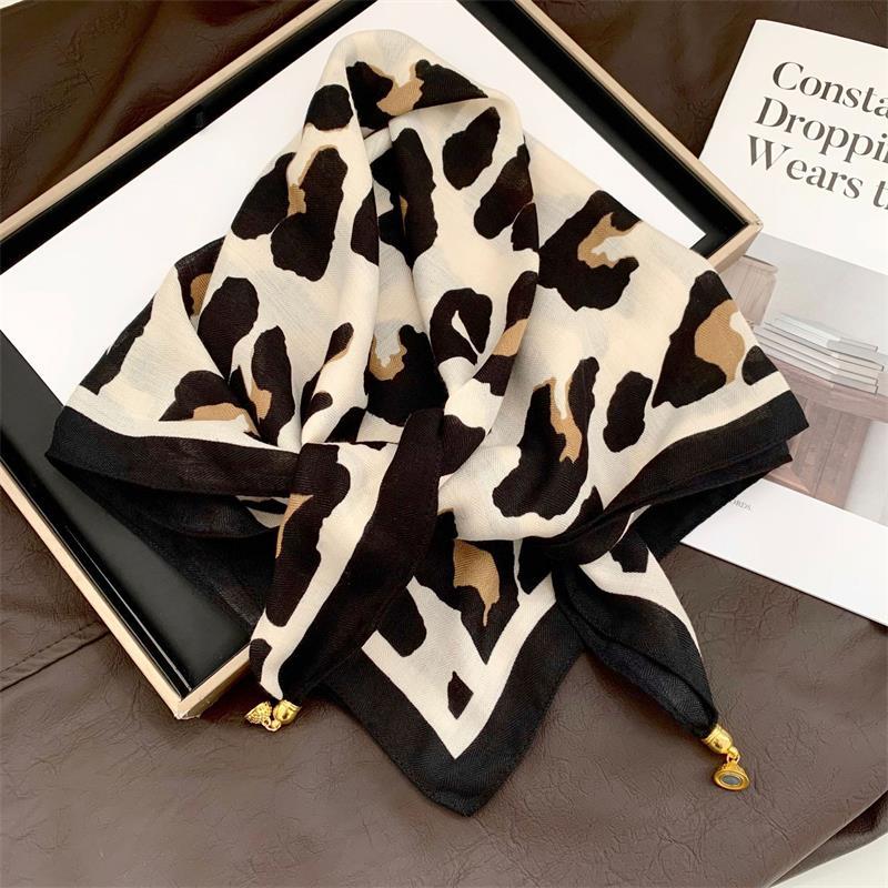 70*70 Square Scarf Retro Print Silk Scarf With Magnetic Buckle Women Neck Scarf All-Match Shawl Headscarf Accessory Gift