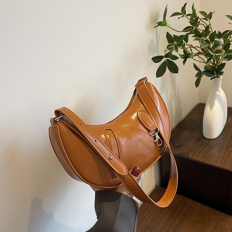 

Trendy Oversized Urban Shoulder Bag For Women With Car Stitching Details коричневий