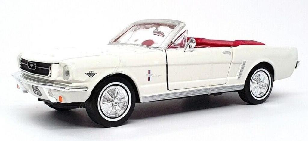 Motormax Ford Mustang Minicar 124 James Bond MUSTANG Convertible 1964 Movie 007 Goldfinger [Used]