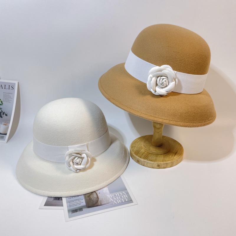 Elegant retro Hepburn style camellia top hat children British French fashion sample shape black wide-brimmed hat