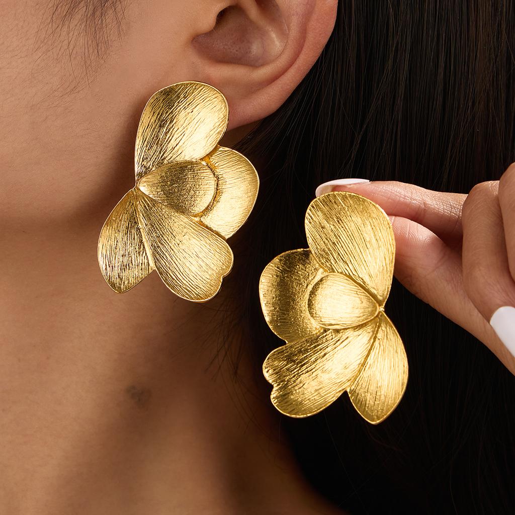 Ingemark Vintage Elegant Metal Flower Stud Earrings for Women Exaggerated Piercing Earrings Fashion Wedding Jewelry Accessories