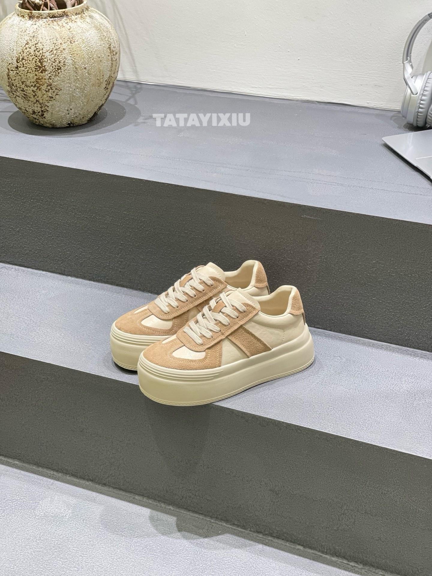 

Leather thick-soled heightening moral training shoes women s 2025 autumn new versatile casual lightweight sports muffin comfortable board shoes 40 абрикосовый