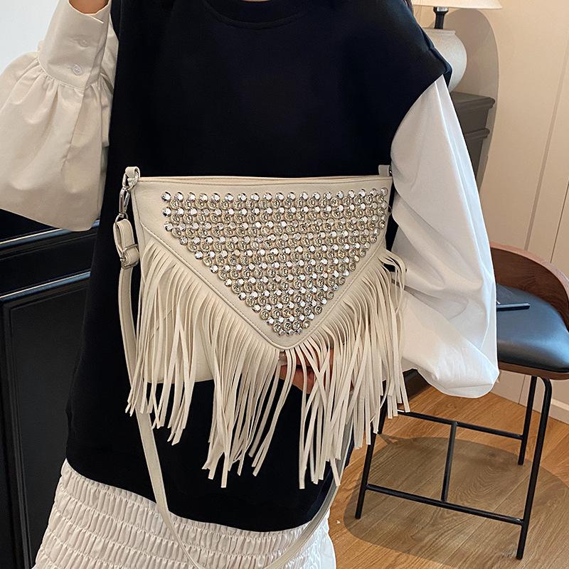 Autumn bag women's 2025 new Korean version of fashion fringed shoulder bag versatile large capacity rivet messenger envelope bag
