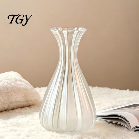 Chique Tafellamp voor Kantoor Decoratie 3D Geprinte Geribbelde Gebogen Vaas, Minimalistische Moderne Decoratieve Bloemen Levendige Kunstplant Houder Sculptuur