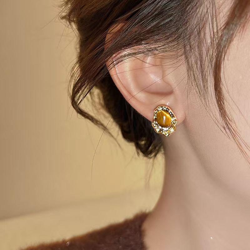 Elegant Gold Tiger Eye Stud Earrings – New 2025 Designer Style