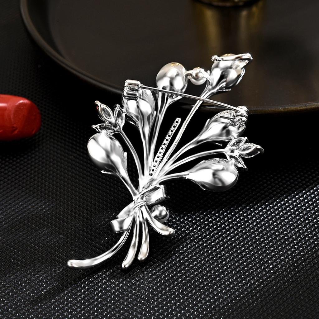 Spilla da Donna Design di Lusso Leggero Elegante Bouquet di Perle d'Imitazione Spilla alla Moda e Versatile Design di Nicchia