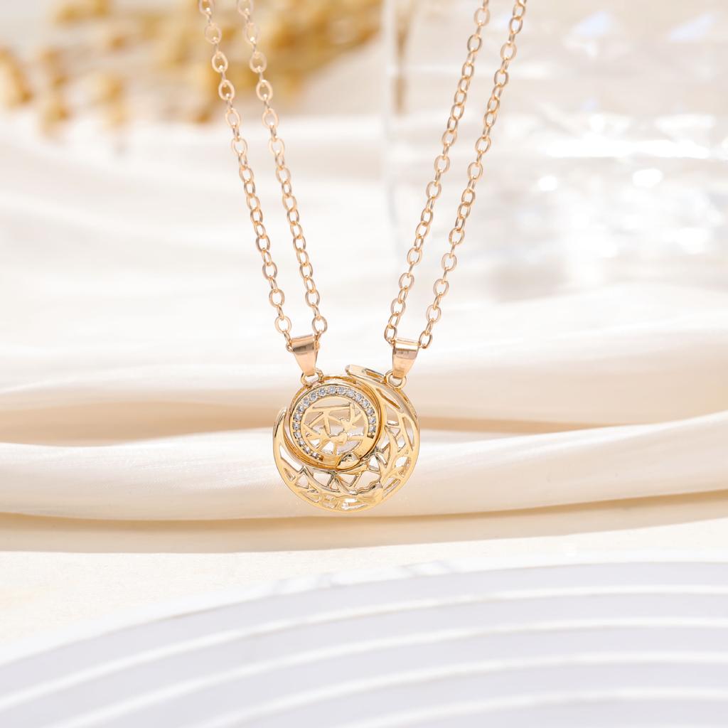Hot-selling Magnetic Sun Moon Couple Necklace Fashion Versatile Premium Girlfriend Gift