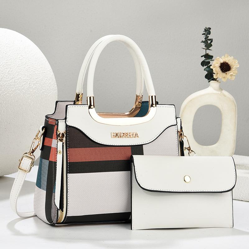 Bag Large Capacity Women's 2025 New Fashion Shoulder Messenger Bag Versatile High Sense Tote Bag Women's Bag Tide