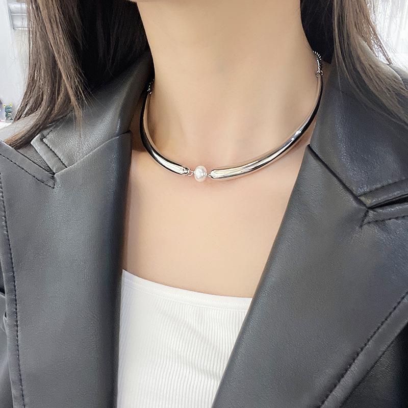 

Шикарное геометрическое жемчужное ожерелье - европейский и американский нишевый дизайн, легкая роскошь для женщин серебряный