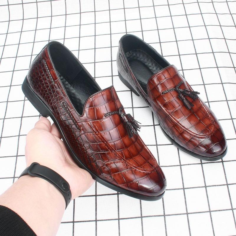 

2025 spring fringed crocodile pattern men s casual leather shoes versatile low-top wear-resistant British big leathershoes 38 чёрный
