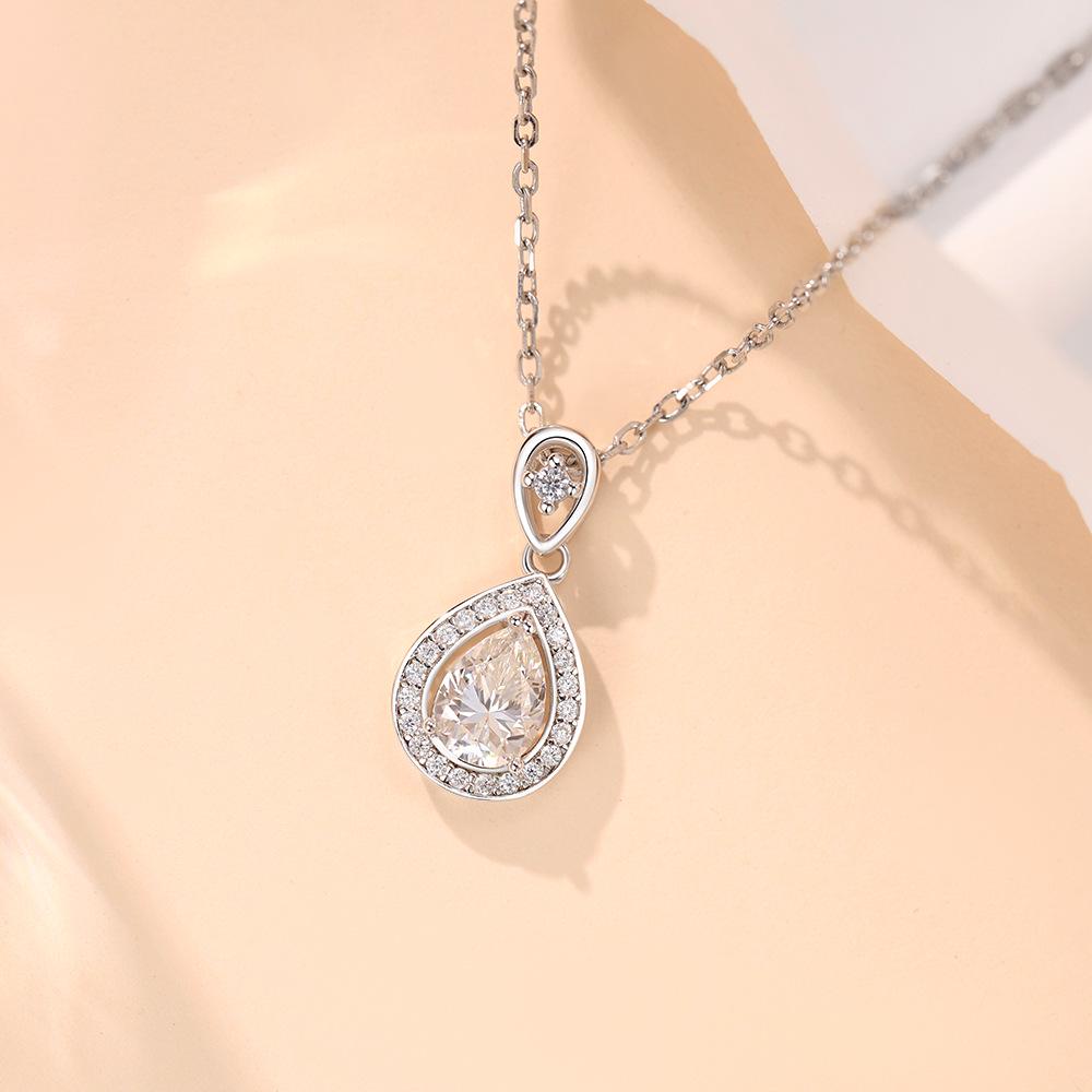 Versatile Moissanite 0.8 Carat Teardrop Necklace, 5x7mm Clavicle Chain, S925 Sterling Silver with 18K Gold Plating