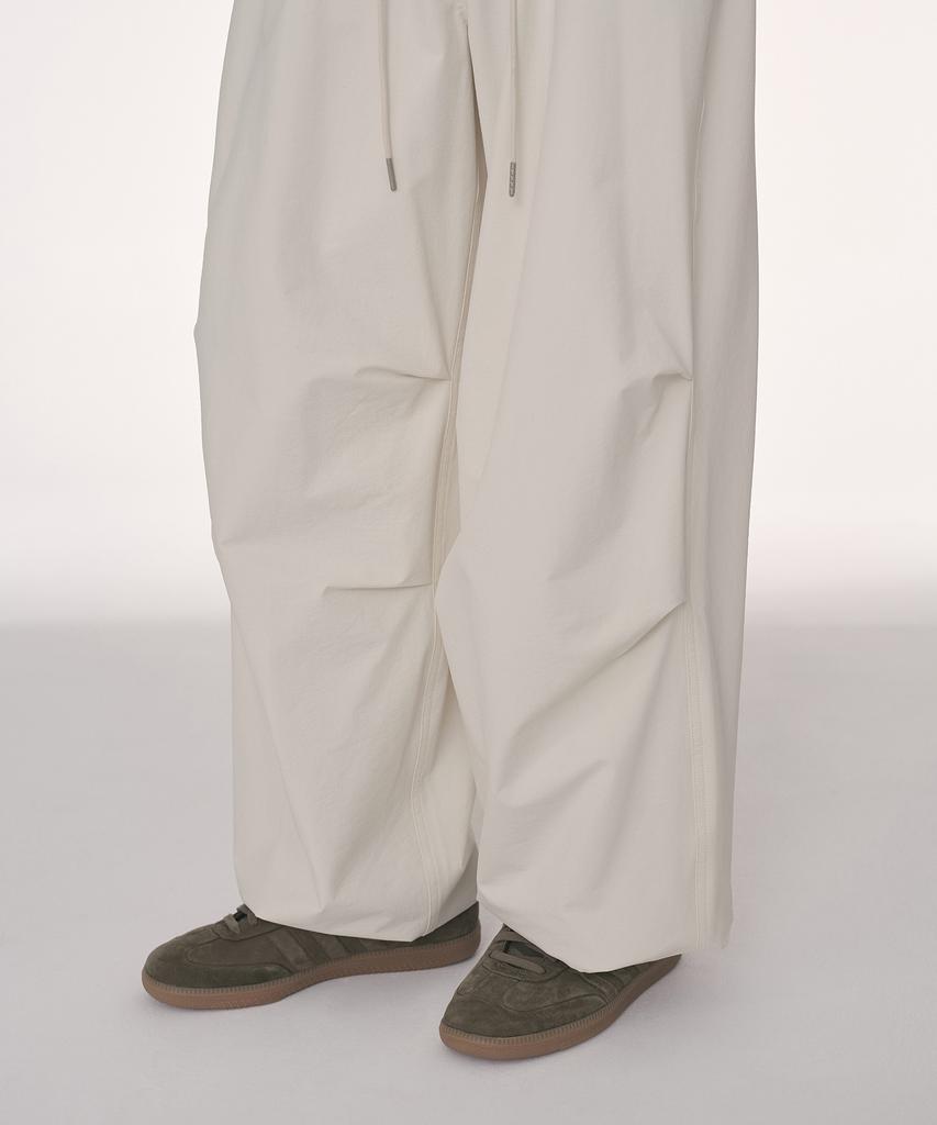 MUSINSA STANDARD WOMAN Women'S Brushed Nylon Parachute Pants [Cream]