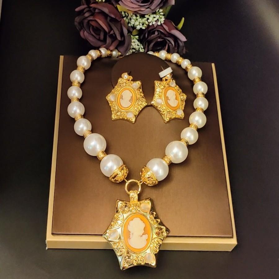 Vintage diamond-encrusted pearl necklace stud fashion set, retro natural light luxury copper plated with real gold