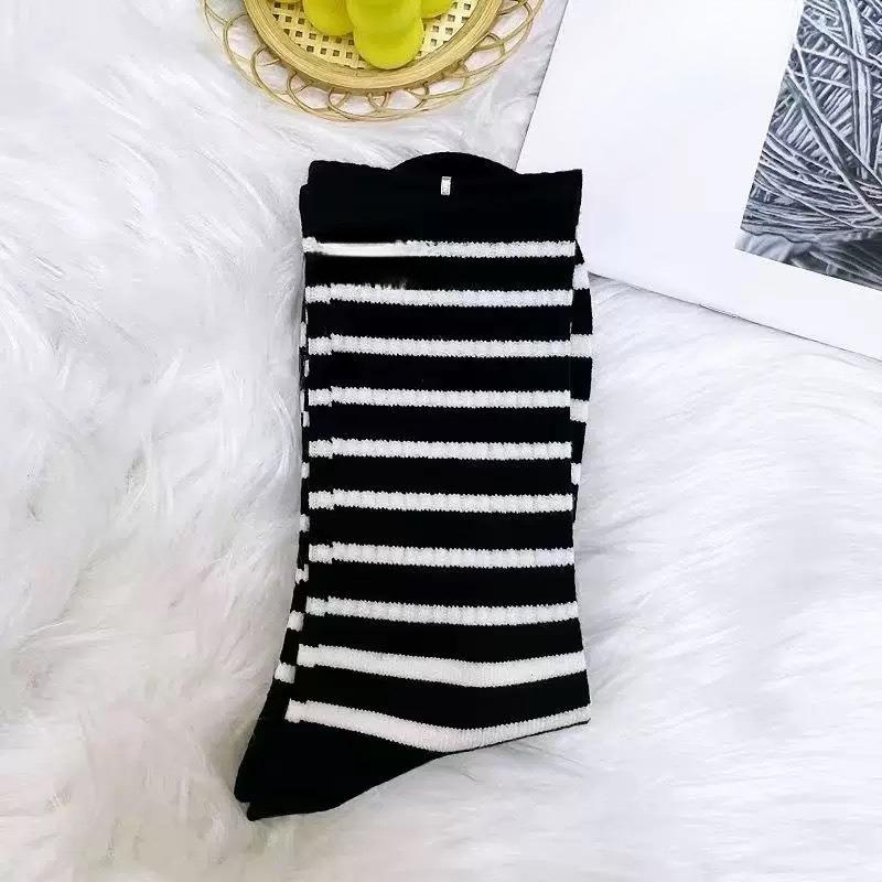 

Женские осенне-зимние теплые и милые полосатые кашемировые гольфы-трубы 1 pair