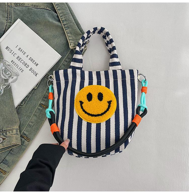 

2025 summer new Korean cute contrasting striped smiley face bag casual handbag versatile commuter shoulder bag синий