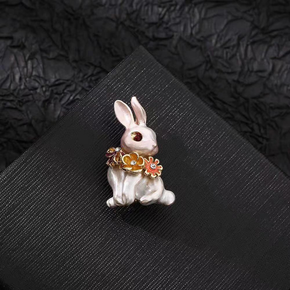 High-Quality Cartoon Rabbit Brooch: Women's Pin Jewelry & Scarf Buckle Accessory