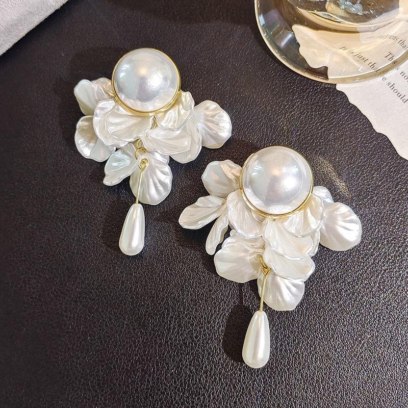 High-end French Super Fairy Pearl Flower Fringed Earrings Women's Light Luxury Temperament Earrings Retro Petal Exaggerated Earrings