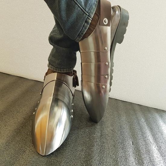 Mittelalterlicher Stahlsabaton mit Schuhen Kombi Paar Rüstung für Cosplay, Sca, Larp, Kampfstiefel Paar Rüstung Bestes Geschenk für Weihnachten, Neujahr