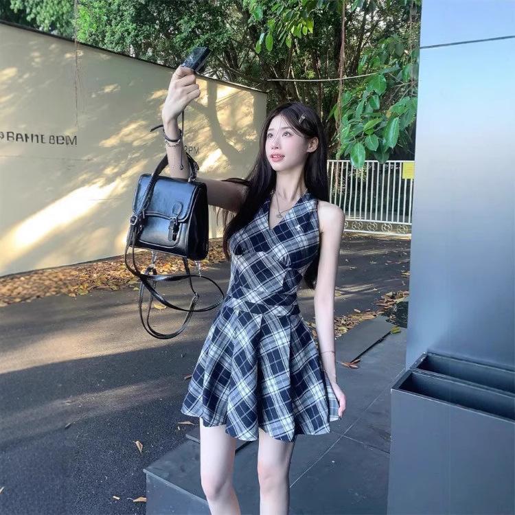 Black and white plaid neck dress women's summer retro plaid sleeveless v-neck vest skirt small a-word short skirt