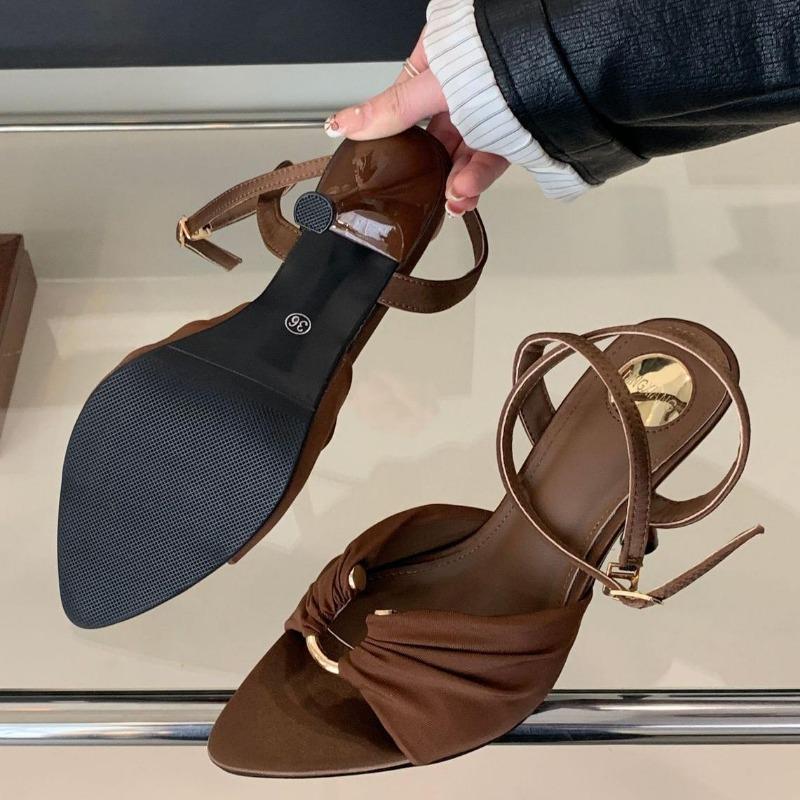 Modeontwerp Metalen Gesp Enkelband Sandalen Moderne Damesmode Zomer Hoge Hakken Sexy Puntige Neus Nachtclub Stripperschoenen Vrouwen