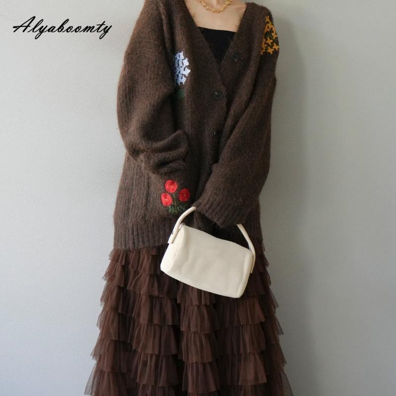 

Кардиган женский оверсайз в корейском стиле на осень-зиму, с V-образным вырезом, бежевый, серый, коричневый, с цветочной вышивкой, вязаная куртка, элегантная вязаная верхняя одежда с карманами One Size коричневый