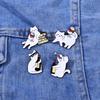 Cartoon Weiße Katze Brosche An Rotwein Niedliche Rucksack Accessoires Kleidung Dekor Zinklegierung Abzeichen