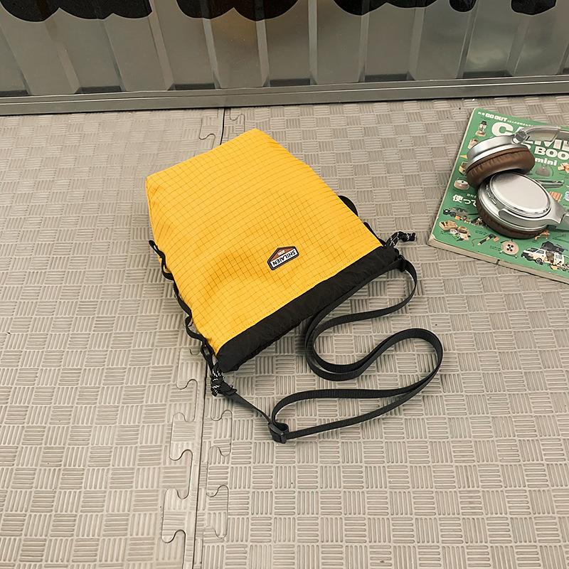 Trendy brand personalized messenger bag, drawstring bundle, versatile mobile phone bag, lightweight sports bucket bag, casual shoulder bag.