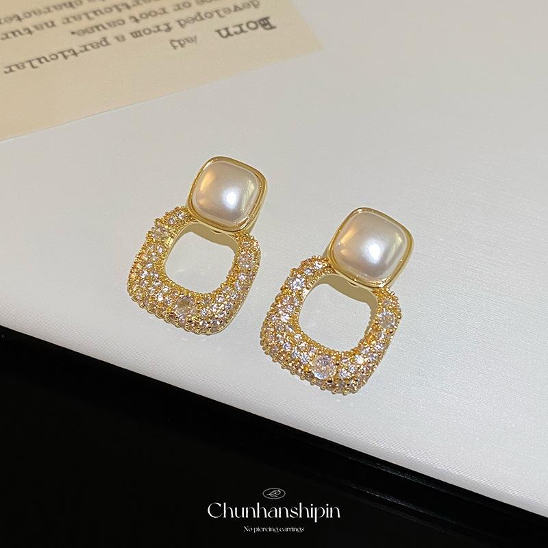 Explosive Full of Zirconium Square Pearl Stud Earrings, High-end High-end Earless Ear Clips, Mosquito Coil Discs, Fashionable Light Luxury Earrings
