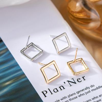 Elegant Korean-Style Geometric Square Stud Earrings - Fashionable & Exquisite.