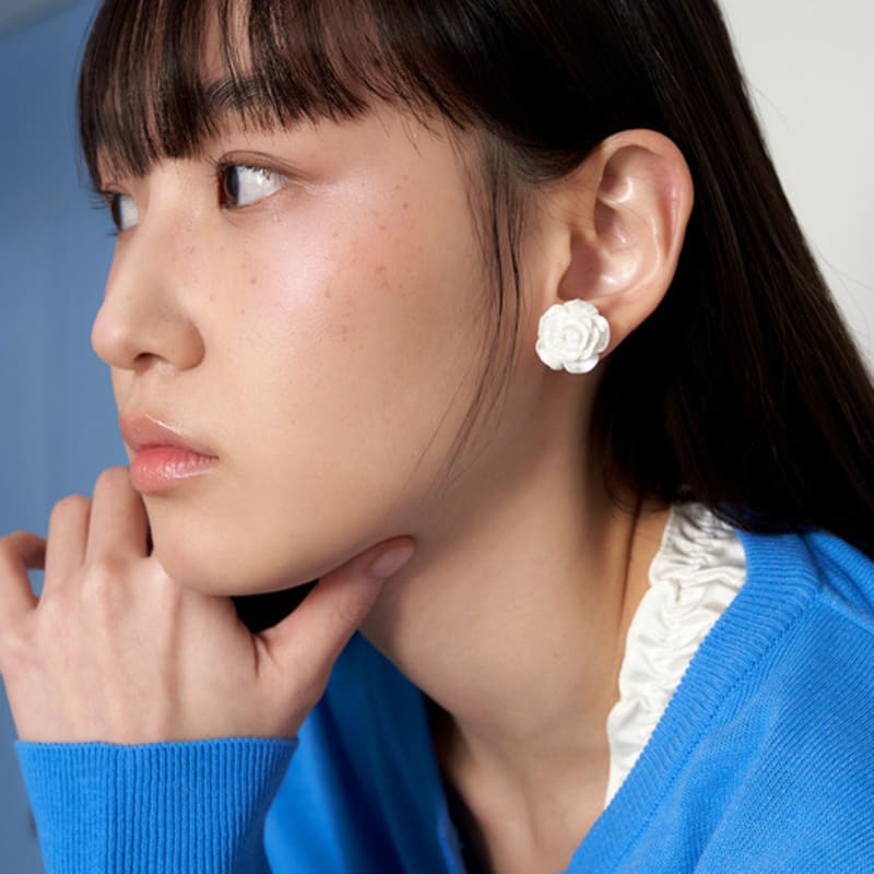 geegee rose formica earring - white