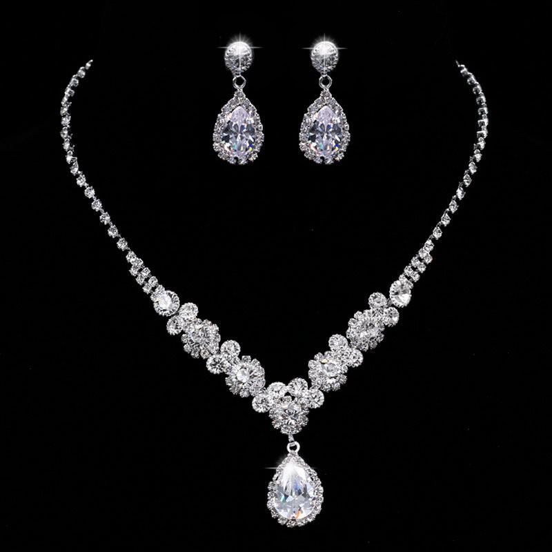 Imitation Moissanite Diamond Jewelry Set Explosion Flash Hot New Luxury Pendant Necklace Female Earrings Set