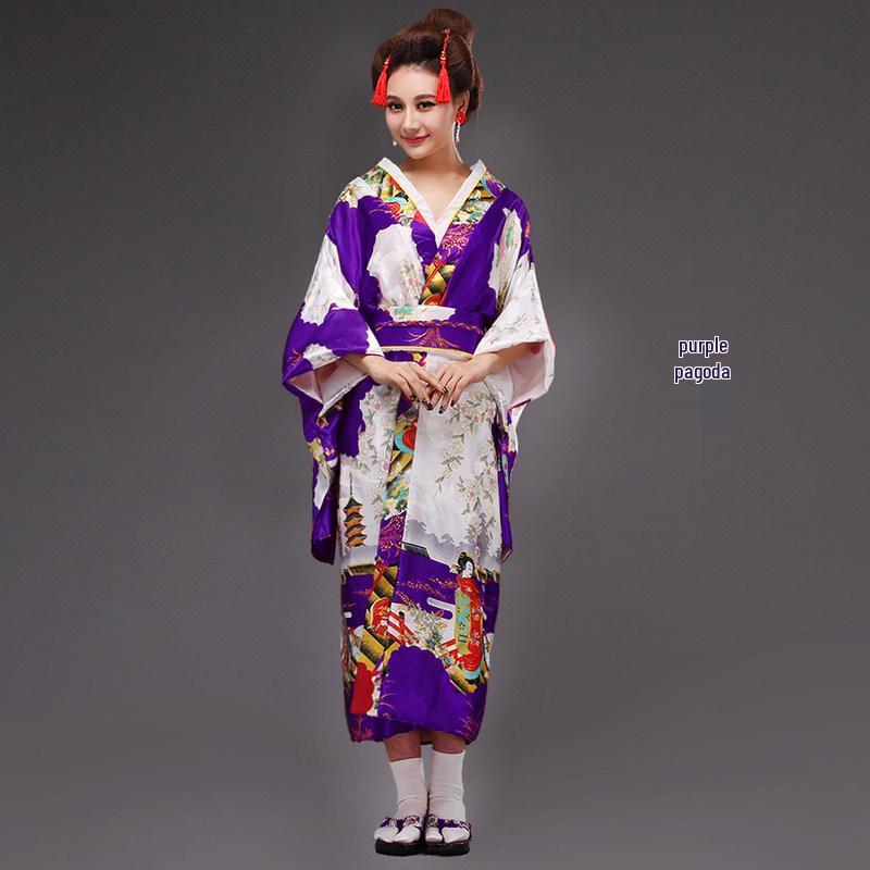 Dámske tradičné japonské kimono na cosplay, fotografovanie a javiskové vystúpenie