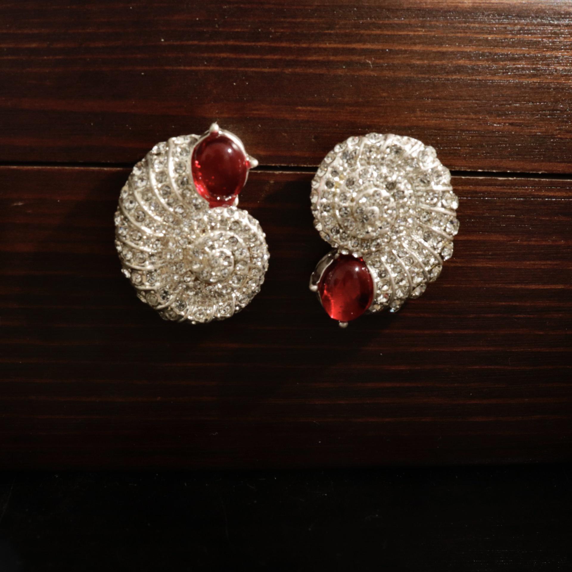 Elegant Red Glass Diamond-Inlaid Stud Earrings with Silver Posts