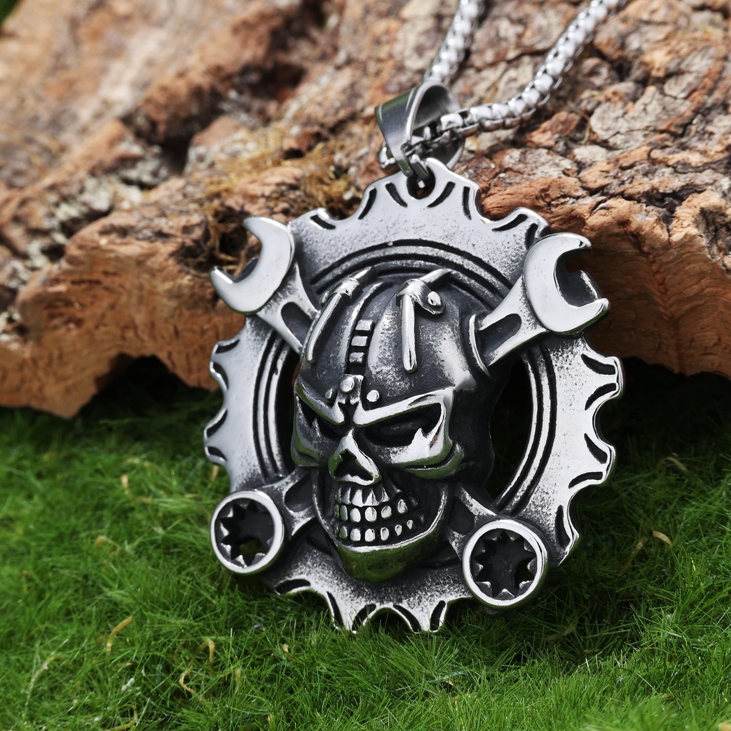 Hot Sale Titanium Steel Locomotive Skull Pendant, Retro Gear Wrench Pendant Punk Hip Hop Necklace