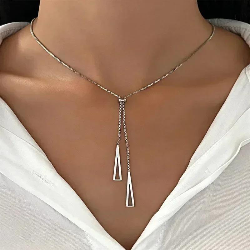 Fashion Resin Round Hollow Pendant Necklaces for Women Girls Vintage Long Rope Sweater Chain Necklaces Party Jewelry Accessories