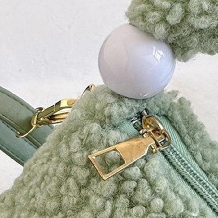 Plush Handbag Soft Warm Shoulder Bag Everyday Companion for Fashion Enthusiasts