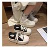 High-value platform white shoes 2025 new fashion commuting retro versatile light casual sports shoes