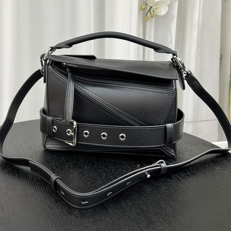 

25-year-old New Geometric Bag Locomotive Pillow Women s Large-capacity Leather Portable One-shoulder Cross-body 24cmx10.5cmx16.5cm чёрный