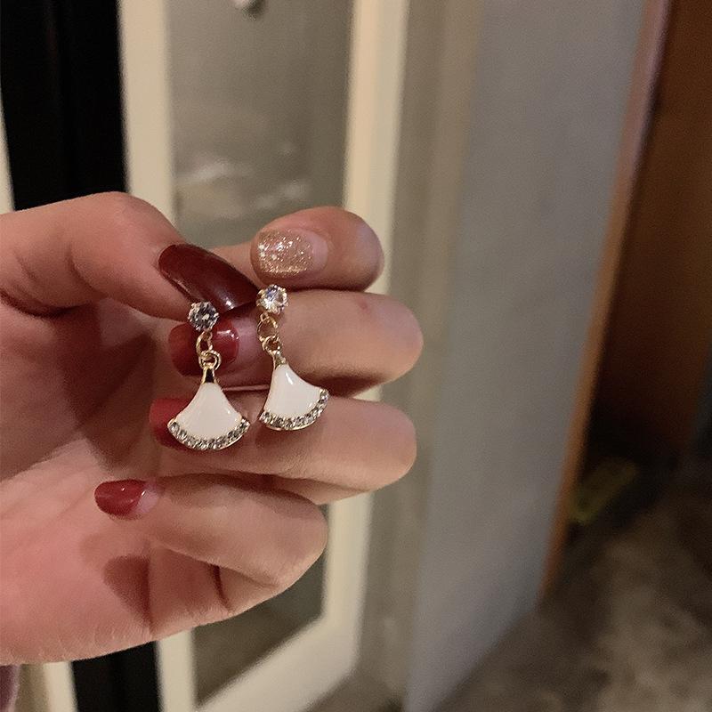 Silver needle fan-shaped full diamond red small stud earrings, personality and temperament simple skirt earrings Internet celebrity earrings