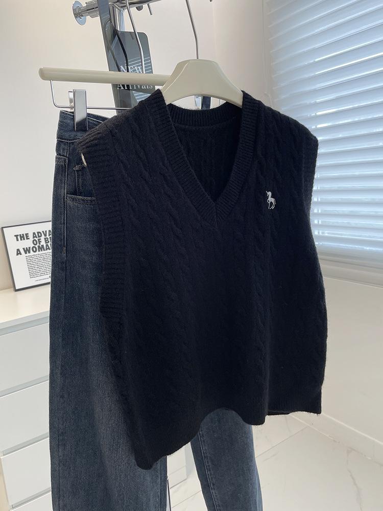 Retro Cable Knit V-Neck Sleeveless Vest for Women - Autumn/Winter Layering