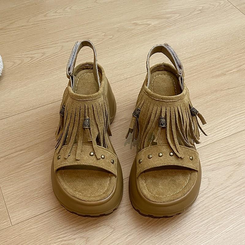 Fashion Platform Retro Rivet Sandals Women's 2025 Summer New Casual Wind Versatile Heightening Sandals