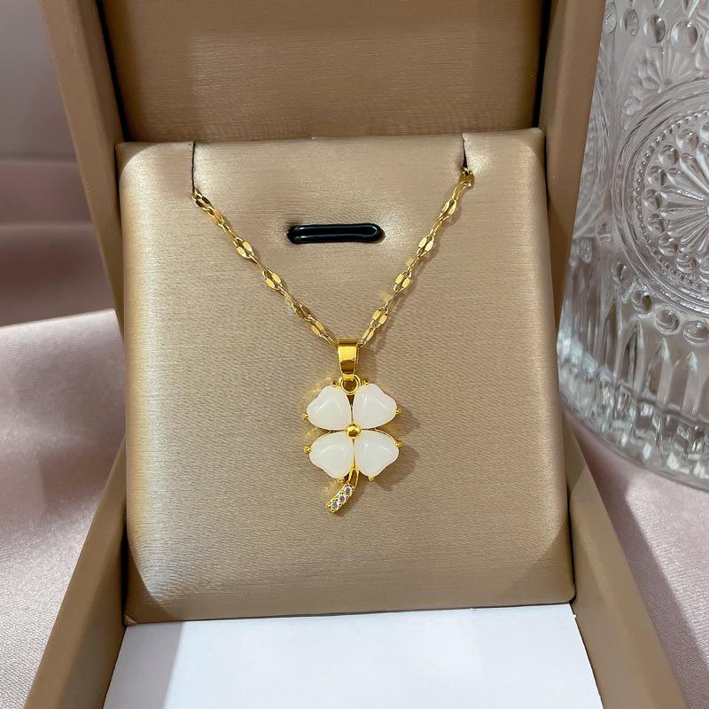 **Lively Women's Necklace: Titanium Steel & Gold-Plated Copper Clavicle Chain**