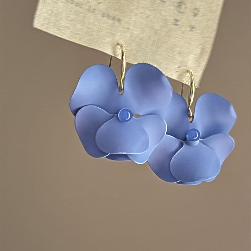 Ice quenched blue flower artificial crystal fringed earrings Cool wind temperament stud earrings Internet celebrity earrings