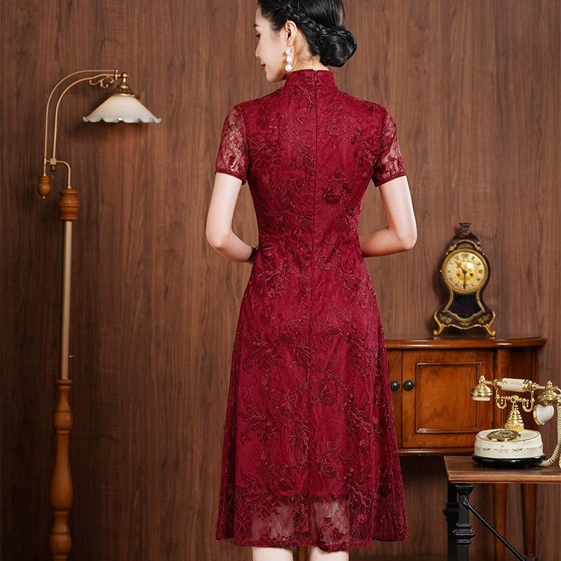 Elegant Stand-up Collar Cheongsam Dress for Mothers: Chinese Wedding & Banquet Attire