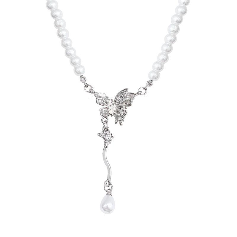 Three-dimensional Butterfly Fringed Pearl Necklace Female Sweet Cool Style Hot Girl Collarbone Chain Accessories