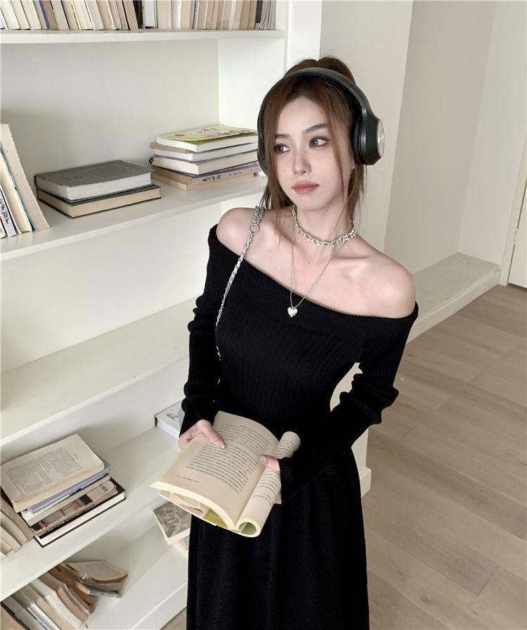 Damen Französisches Ein-Schulter Langarm Strickpulloverkleid, Schlankmachender Herbst/Winter Stil