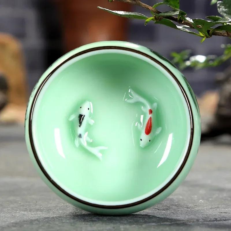 1PC Taza de Té Celadón Tradicional Pintada a Mano Paisaje Cerámica Loto Bambú Carpa Juego de Té Taza Maestra de Té China Doble-pez